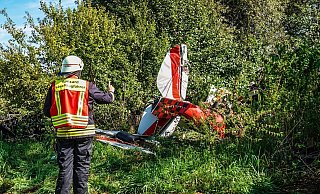 Flugzeug-Absturz in Gütersloh: Es handelte sich dabei um eine weiß-rote Doppeldecker-Propellermaschine des Herstellers Great Lakes. - Paul Brinkmann
