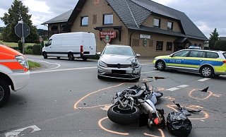 Der Biker aus den Niederlanden wurde schwer verletzt. - Polizei Minden-Lübbecke