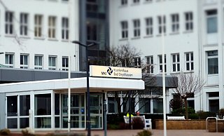 Auf Höhe des Krankenhaus-Parkplatzes kam das Auto nach links von der Fahrbahn ab. - Thorsten Gödecker