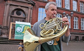 So bleibt er in Erinnerung. Martin Leins wurde nun auch offiziell als Leiter der Musikschule Höxter verabschiedet – nach 25 Jahren unter seiner Führung. Sein geliebtes Horn kann er aus gesundheitlichen Gründen kaum noch spielen. Archiv-Foto: Amina Vieth - Amina Vieth