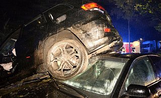 Der hochmotorisierte Jeep war nach dem Zusammenstoß mit der Leitplanke in die Luft katapultiert worden. - Andreas Eickhoff