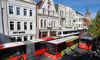 Die Situation auf den Alten Markt: Hier kommen die Buslinin zusammen. Das soll sich ändern. - Frank-Michael Kiel-Steinkamp