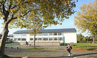 Das so genannte Gebäude Nordost der früheren Hauptschule in Wehdem soll zu einer Kita mit zwei Gruppen umgebaut werden. Dafür hat sich der Stemweder Rat ausgesprochen. - Joern Spreen-Ledebur