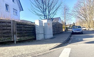 Auf diesem Gehweg war das Auto auf zwei Schulmädchen zugerast, die die Stedefreunder Straße überqueren wollten. - Jens Reichenbach