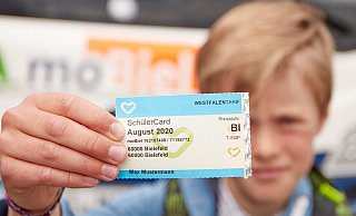Das Schülerticket Westfalen soll in Bielefeld ab 1. Februar 2023 jetzt die zum 1. August 2020 eingeführte Schülercard ersetzen. Kurzfristig wandelt sich das Abo zum 1. Juni aber automatisch in das in ganz Deutschland gültige 9-Euro-Ticket um. - Thorsten UlonskaAm Linkberg 2533619 Bielefeld0171/7777090