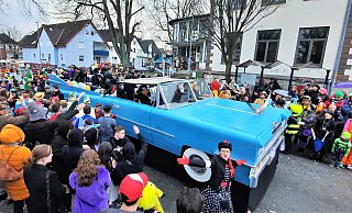 Der große Rosenmontagsumzug in Steinheim, der "heimlichen Hauptstadt des Karnevals", war wieder besonders bunt und farbenfroh. - David Schellenberg