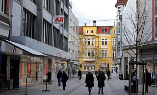 Da war das Modegeschäft H&M noch offen. Jetzt klafft hier ein riesiger Leerstand. - Frank-Michael Kiel-Steinkamp