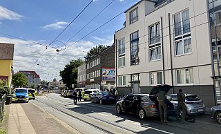 Das SEK ist im Einsatz an der Oelmühlenstraße. - Jens Reichenbach