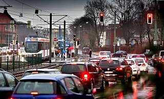 Staus auf der Artur-Ladebeck-Straße fürchten viele Brackweder Politiker - allerdings liegen auf ihrem Gebiet nur 300 Meter, jene, die am wenigsten betroffen sind vom Radfahrstreifen. Von den Stadtbezirken sind Gadderbaum am meisten und Mitte als Brennpunkt betroffen. - Sarah Jonek