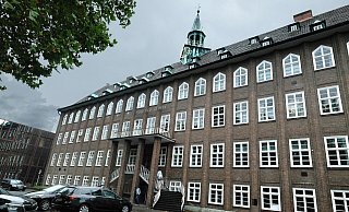 Das ESG, hier der älteste Gebäude aus dem Jahr 1928 mit dem Dachreiter, wird für voraussichtlich 46 Millionen Euro saniert und erweitert. - Andreas Frücht