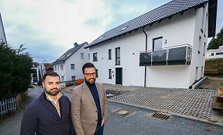 Srian Schuani und Onur Canpolat (v.l.) haben für den Neubau eine bestimmte Zielgruppe im Visier. - Andreas Zobe