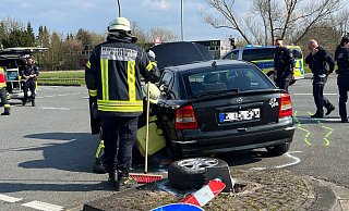 Der Opel kollidierte noch mit einer Verkehrsinsel. - Paul Brinkmann