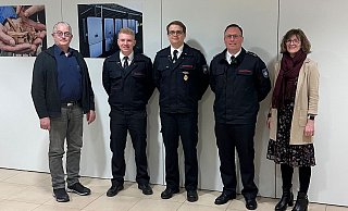 Bürgermeisterin Ute Dülfer (r.) und Ordnungsamtsleiter Friedhelm Weber (l.) führten die neue Wehrführung mit (ab 2. v. l.) Sören Dege, René Wittig und Thomas Dinkelmann ins Amt ein. - Feuerwehr Lichtenau