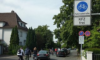 Am Dörener Weg haben Radlerinnen und Radler Vorrang. (Archivbild) - Sabine Kauke