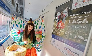 Im Geltungsbereich der Verbundgesellschaft Paderborn/Höxter mbH (VPH) können Gartenschaugäste mit ihrem Tagesticket oder der Dauerkarte kostenlos mit dem Zug fahren. - Nordwestbahn