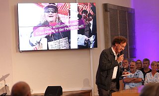 Viele Herforderinnen und Herforder fanden den Weg in die Petrikirche, um sich von Erika Wiemann zu verabschieden. - Claus Frickemeier