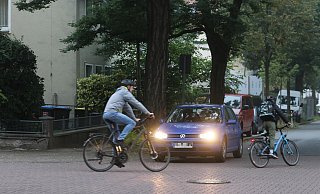 Anwohner diverser Schulen in Herford beschweren sich über das tägliche Verkehrschaos. Der Grund: Elterntaxis, die sich nicht an die Regeln halten. - Claus Frickemeier