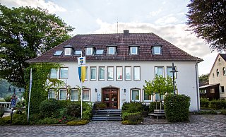 Die Türen des Rathauses in Altenbeken bleiben als Schutzmaßnahme vorerst verschlossen. - (Archivbild) Björn Leisten