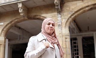 Rahaf Moujahed ist die Chefin im neuen Restaurant „Mandaloun“. MT-Foto: - Alex Lehn