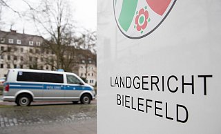 Ein mutmaßlicher Streit unter Geldwäschern, der vor dem Werre-Park eskalierte, beschäftigt das Landgericht Bielefeld. - Friso Gentsch