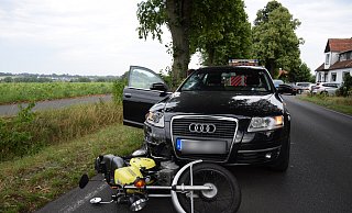 Die Simson wurde von dem Audi noch einige Meter mitgeschleift. - Polizei