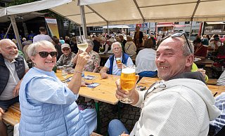 Gute Stimmung beim Brackweder Schweinemarkt. - Oliver Krato