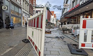 Die Pflasterarbeiten ziehen sich in die Länge. Vor der Back Factory und Klingenthal wird derzeit noch gewerkelt. - Susanne Barth