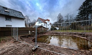Schon freigeräumt: Das Grundstück an der Hermann-Vogelsang-Straße. Hier, nahe Nording, kommt ein Acht-Parteien-Haus hin. - Andreas Frücht