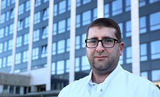 Der Neurochirurg und Oberarzt Mohammad Elhalabi hat im Erdbebengebiet auf syrischer Seite Verletzte behandelt. - Frank-Michael Kiel-Steinkamp