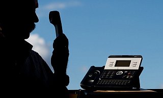 Die Welle von Betrugsversuchen am Telefon ebbt im Kreis Paderborn nicht ab. - Symbolbild: picture alliance / dpa
