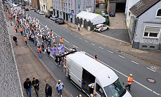 Die erste Demo war am Nachmittag auch auf der Jöllenbecker Straße unterwegs. - Matthias Reiprich