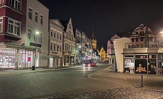 Auf dem Alten Markt dreht ein Linienbus einsam seine Runde. - Benedikt Riemer