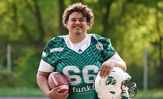 Fühlt sich wohl in Bielefeld und blickt dem ersten Spiel am Samstag auf der Rußheide gespannt entgegen. Cristian Aguilera wird als Tackle auflaufen. - Peter Unger
