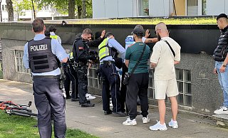 Der Polizeieinsatz vor Ort. Die Personalien der Beteiligten wurden festgestellt. - Paul Brinkmann