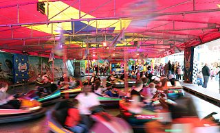 Autoscooter, Riesenrad und mehr: Die Osterkirmes zieht in Herford jährlich tausende Besucher an. - Archivfoto: Frank-Michael Kiel-Steinkamp