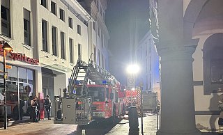 55 Feuerwehrleute waren Anfang Oktober bei dem Brand in der Sparkasse im Schildern im Einsatz. - Feuerwehr Paderborn