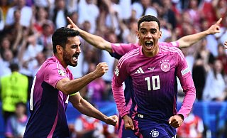 Jamal Musiala dreht zum Jubel ab: Der Bayern-Star erzielte das 1:0 für Deutschland. - Tom Weller