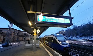 Die Nordwestbahn von Paderborn, quer durch den Kreis Höxter endet in Kreiensen. Hier fährt künftig kein ICE mehr. - David Schellenberg