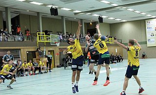 Erinnerungen ans letzte Derby: In Mennighüffen trumpften die Rödinghauser ganz stark auf und landeten mit 27:16 einen Kantersieg - danach war die Saison wegen des Lockdowns aber schon vorbei. - Torben Stallmann