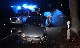 Fahrer kommt schwer verletzt in ein Krankenhaus - Polizei Herford