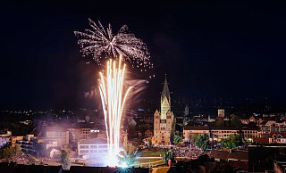 Spektakuläres Finale zu Libori: Das Feuerwerk mit Blick aus dem Hotel Arosa aufs Paderquellgebiet und den Dom begeisterte am Sonntagabend tausende Zuschauer. - Besim Mazhiqi
