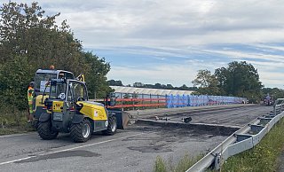 Die Bauarbeiten auf der Brücke haben direkt nach der Sperrung begonnen. - Dirk Windmöller