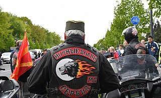 Mitglieder der russischen Rockergruppe "Nachtwölfe" im Mai 2017 in Berlin. - picture alliance / Paul Zinken/dpa