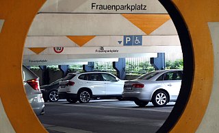 Das Parkhaus Sültebusch ist Bad Oeynhausens größte Autoabstellanlage. Aber es hat eine miserable Belegungsquote, während die Innenstadt zugeparkt wird. Das wollen die Grünen nun ändern. - Thorsten Gödecker