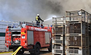 Die Rauchwolke, die über dem Gelände der Firma Hennemann in Espelkamp aufstieg, war weithin sichtbar. - Joern Spreen-Ledebur