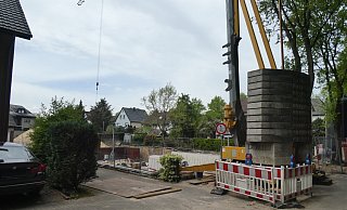 Laut Anwohnerinitiative steigen die Dimensionen der Neubauten von Mal zu Mal. Hier soll demnach ein Vorhaben mit sieben Wohneinheiten samt Penthouse und Tiefgarage entstehen. - Rainer Holzkamp