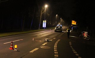 Die Polizei markierte an der Unfallstelle mit Farbspray auf der Fahrbahn befindliche Spuren. - Polizei Minden-Lübbecke