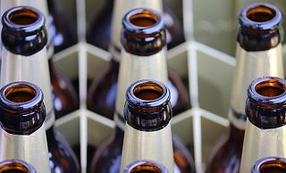 Die Schützenfestsaison im Kreis Höxter läuft - genauso wie ein steter Strom heimischen Bieres. - Symbolbild: Pixabay