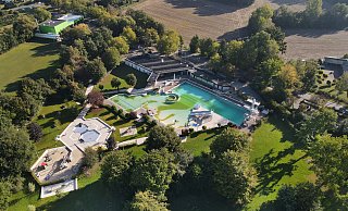 Das Freibad liegt idyllisch an der Straße Zum Meierhof. Der Ölbach fließt direkt vorbei, der Verler See ist nah. - Roland Thöring