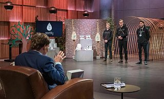Die Gründer des Start-Ups "PortHy" präsentierten ihr Produkt vor der Jury der "Höhle der Löwen" um Carsten Maschmeyer. - Screenshot/TVNow